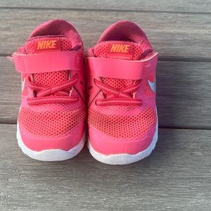 Pink kids/toddler Nikes! Great condition!